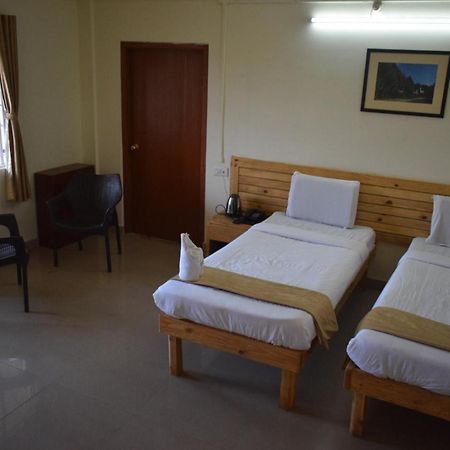 Hotel Travellers Inn Шиллонг Екстер'єр фото