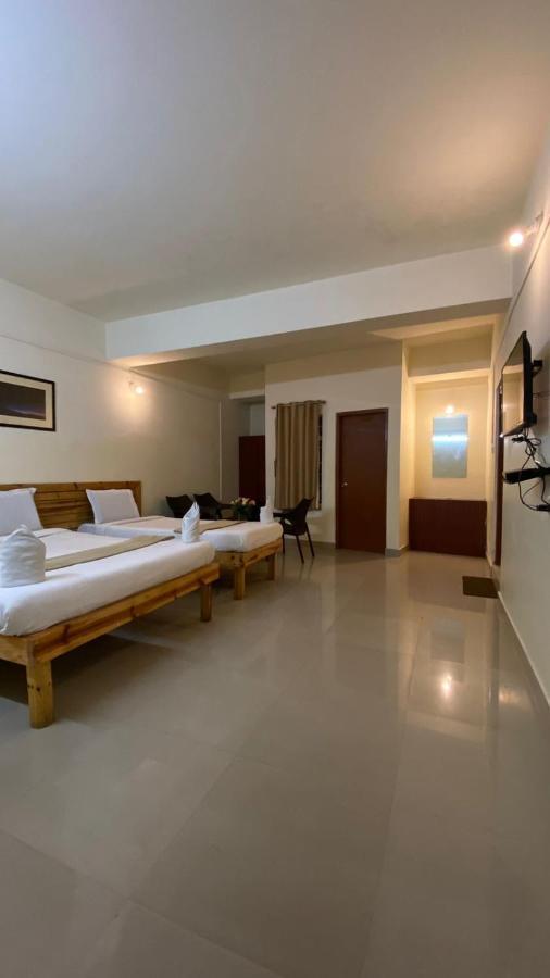 Hotel Travellers Inn Шиллонг Екстер'єр фото