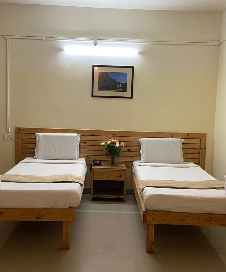 Hotel Travellers Inn Шиллонг Екстер'єр фото