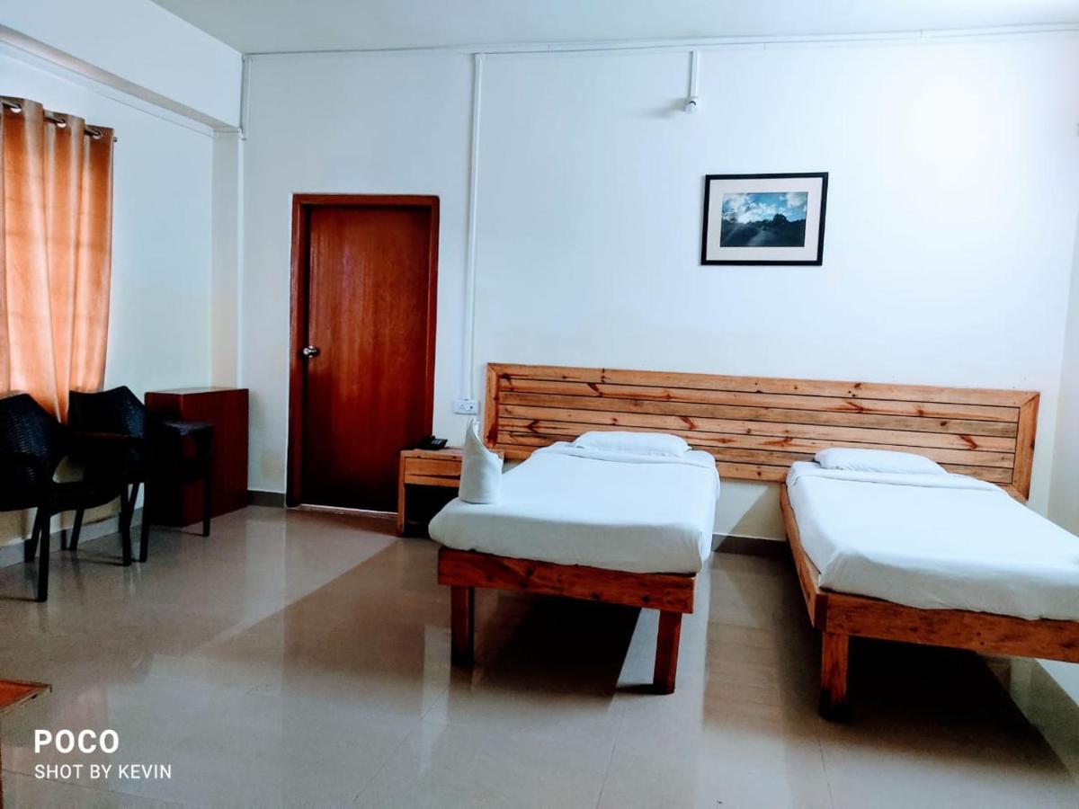 Hotel Travellers Inn Шиллонг Екстер'єр фото