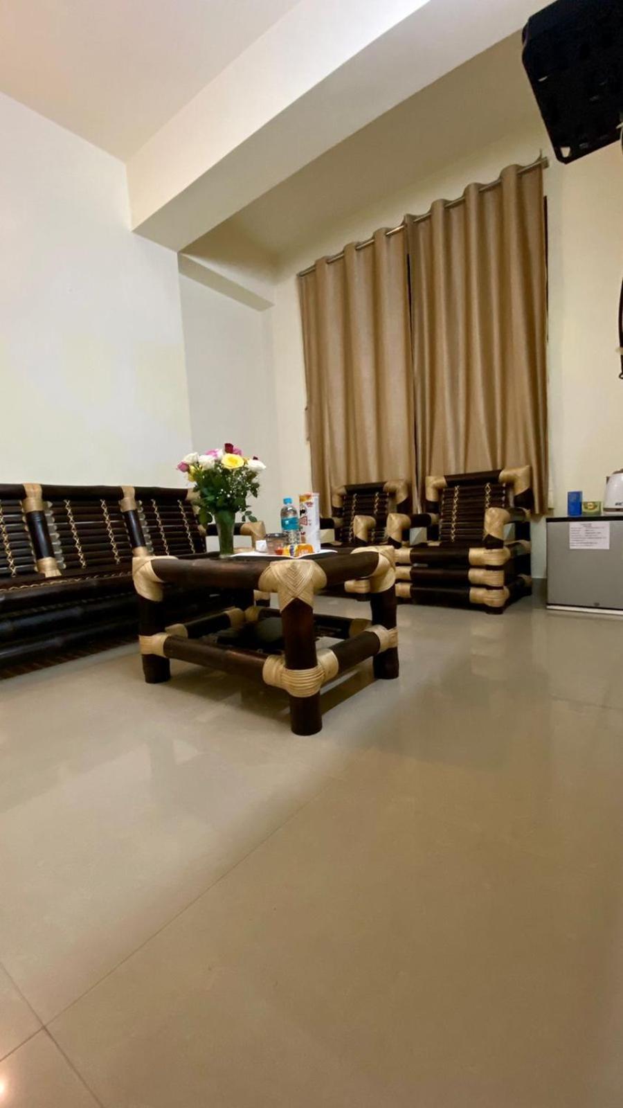 Hotel Travellers Inn Шиллонг Екстер'єр фото