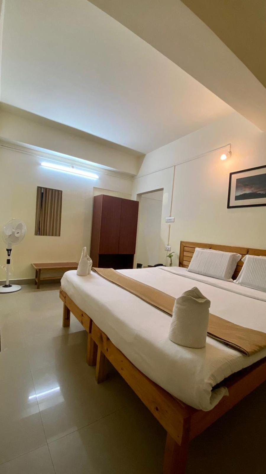 Hotel Travellers Inn Шиллонг Екстер'єр фото