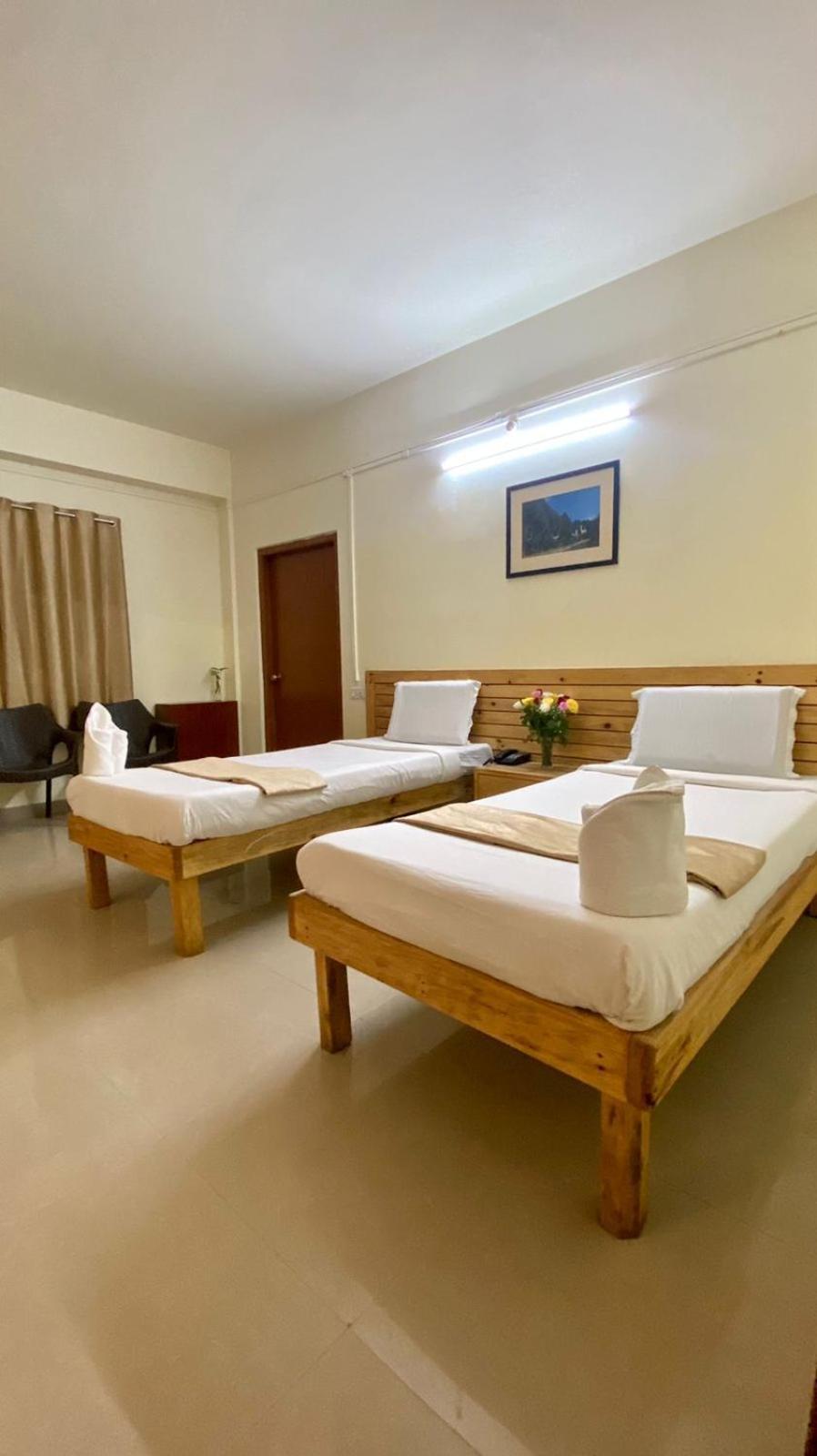 Hotel Travellers Inn Шиллонг Екстер'єр фото