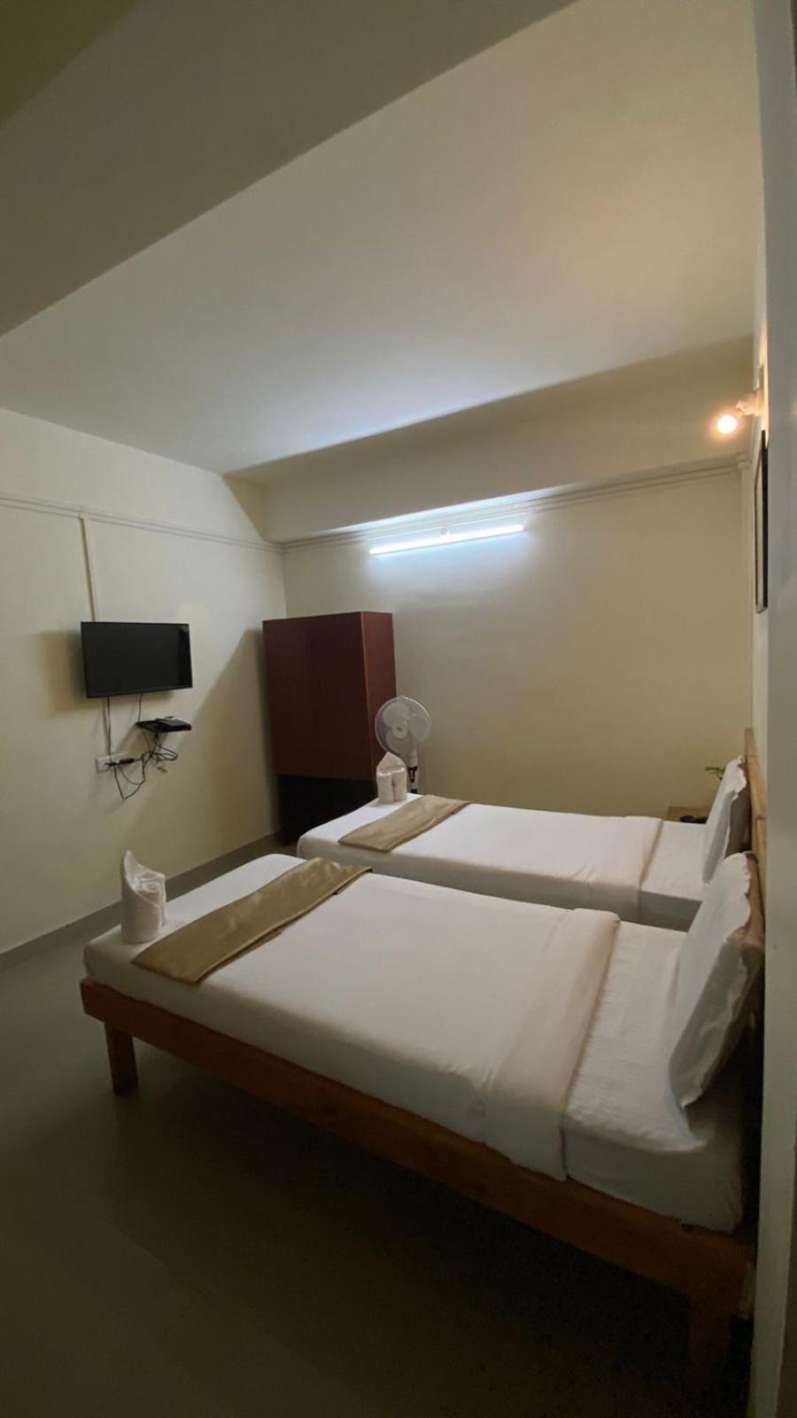 Hotel Travellers Inn Шиллонг Екстер'єр фото