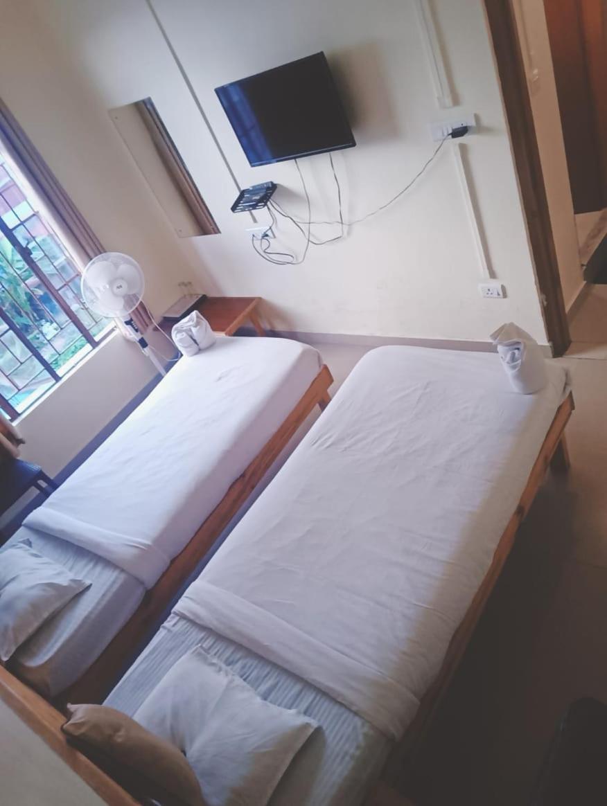 Hotel Travellers Inn Шиллонг Екстер'єр фото