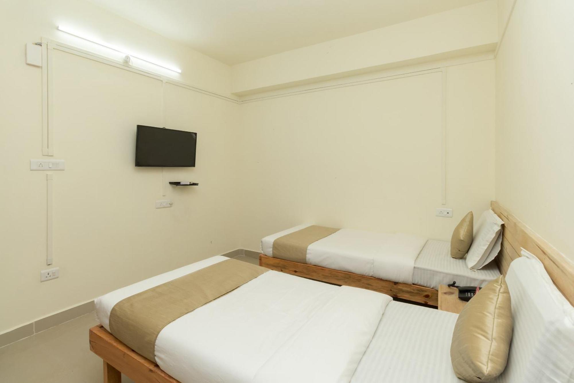 Hotel Travellers Inn Шиллонг Екстер'єр фото