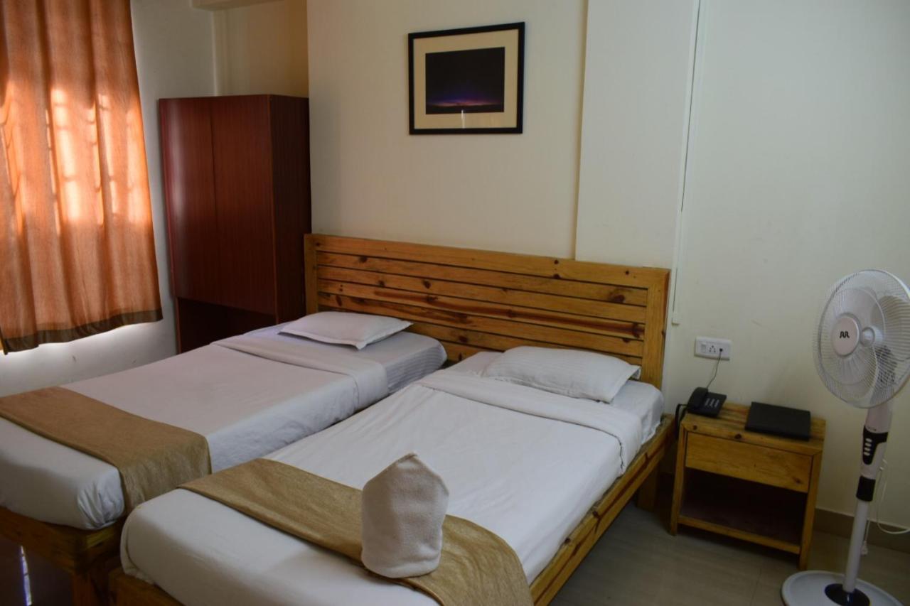 Hotel Travellers Inn Шиллонг Екстер'єр фото
