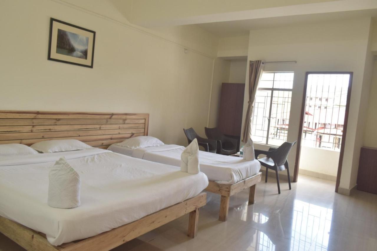 Hotel Travellers Inn Шиллонг Екстер'єр фото