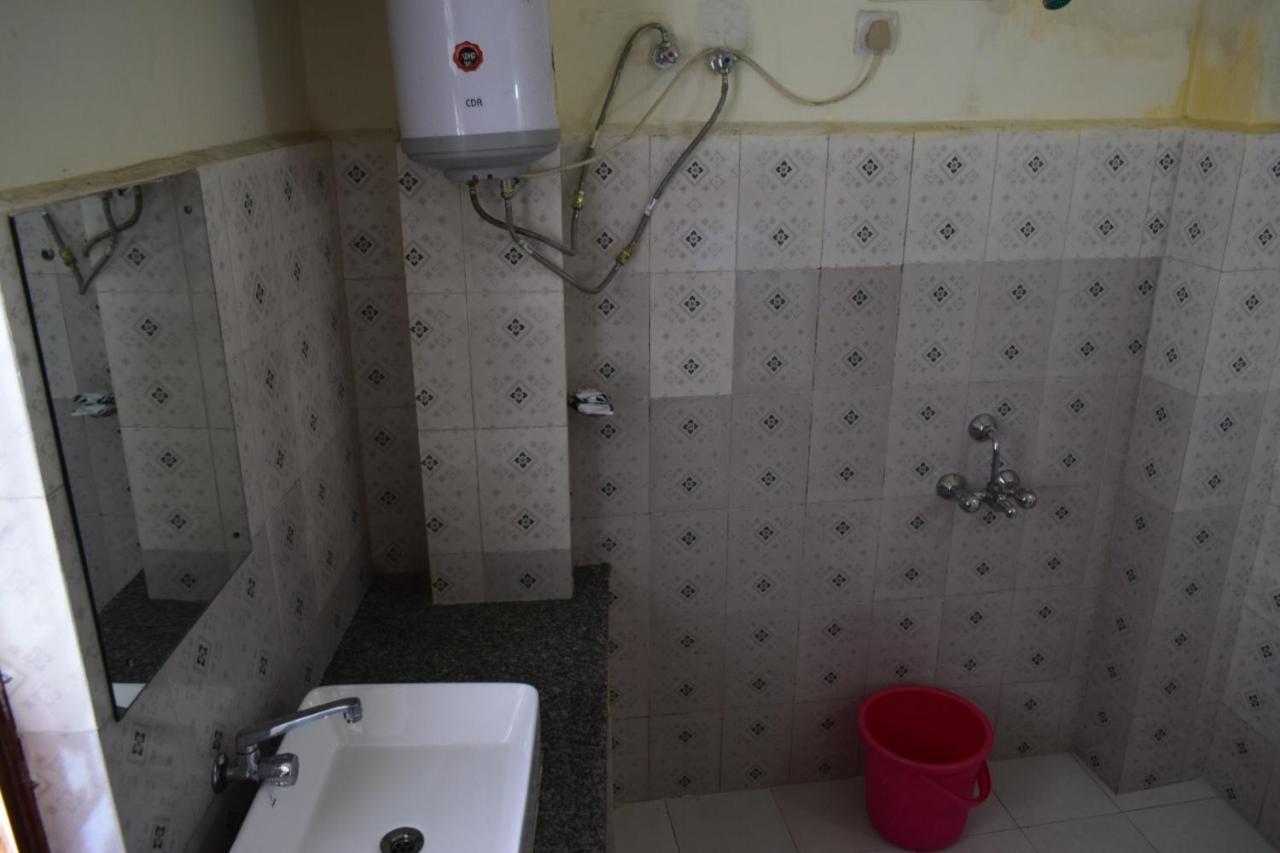 Hotel Travellers Inn Шиллонг Екстер'єр фото