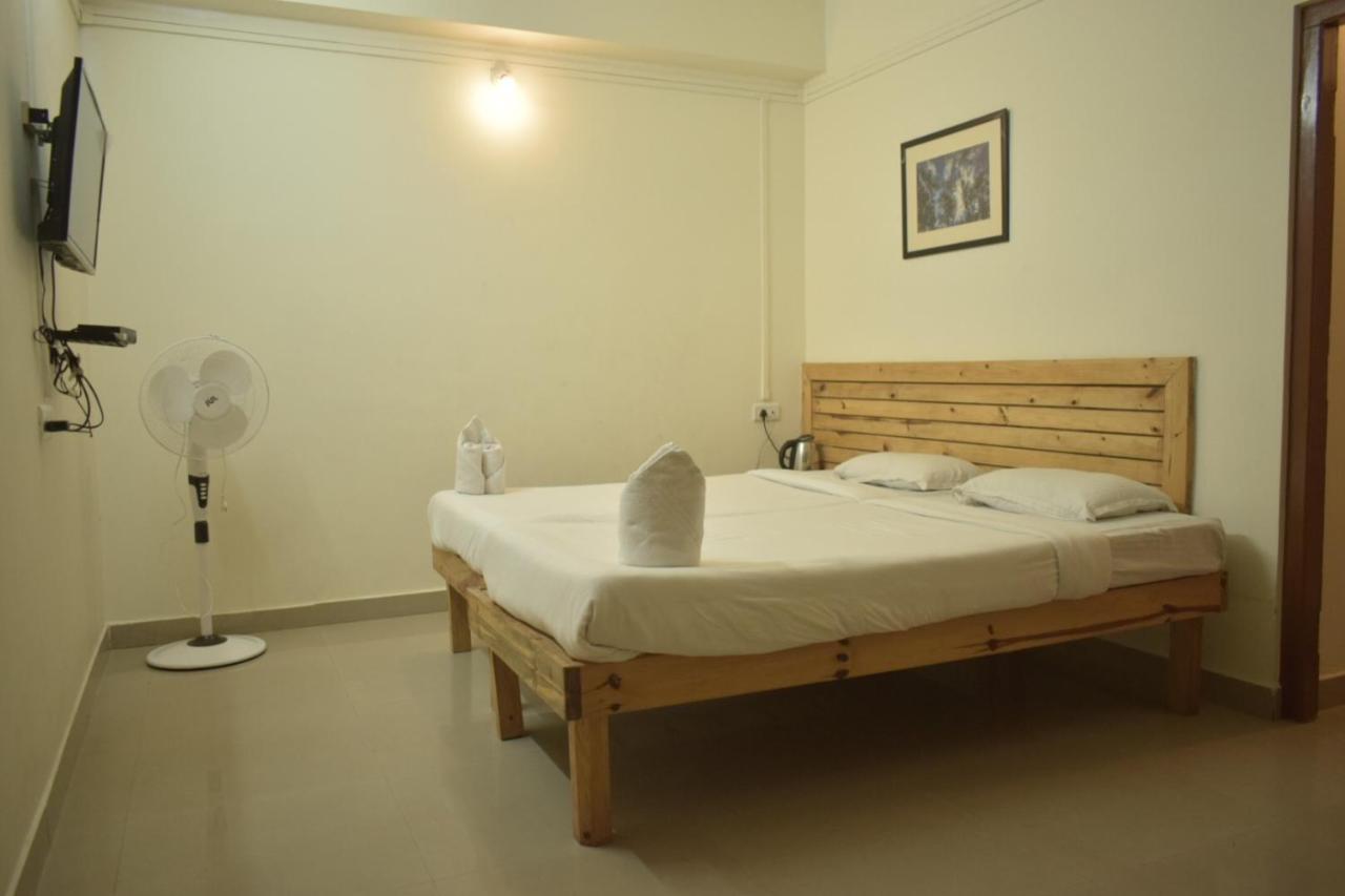 Hotel Travellers Inn Шиллонг Екстер'єр фото